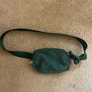 Lululemon Everglade green belt bag